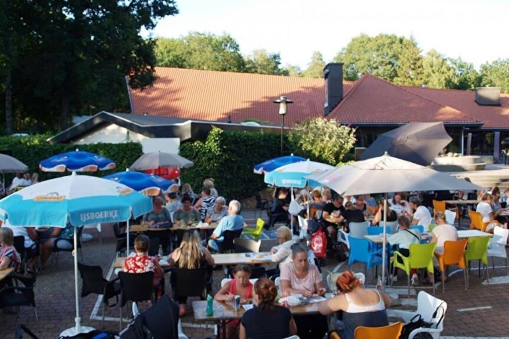 Te Huur: Leuke 4-Persoons Stacaravan Op Top Locatie! Hoenderloo Kültér fotó